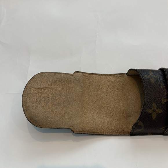 Louis Vuitton Authentic Pre Owned Monogram Etui a Lunettes Rabat Glasses Case. - Picture 8 of 12